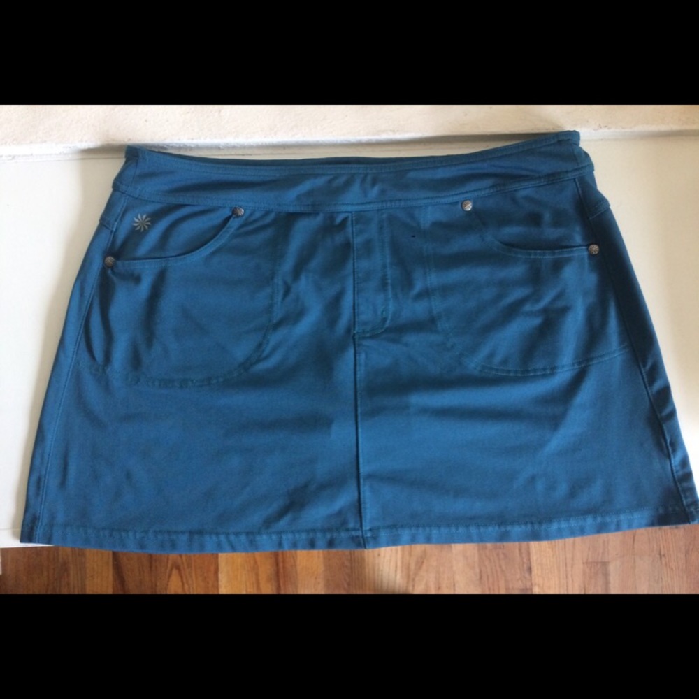 Athleta Bettona Pilayo Skort L